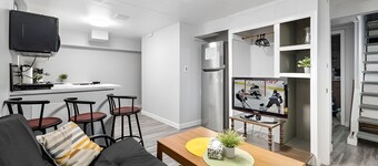 Beautiful Basement Private Suite Prime Location