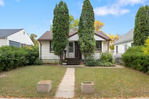 Beautiful Basement Private Suite Prime Location