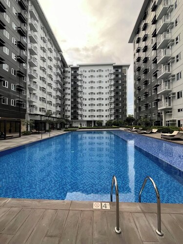 Escape to 1028Suites! 2BR SMDC Charm Unit w/ PS5 & 2 Pools!