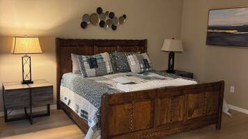 3 bedrooms, desk, iron/ironing board, free WiFi