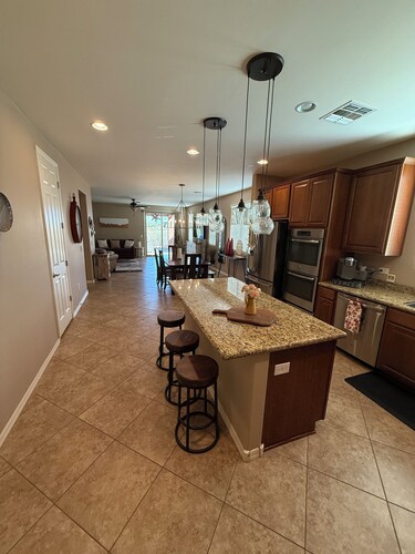 Dove Mountain Perserve, gated, dog friendly home.