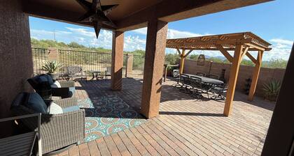 Dove Mountain Perserve, dog friendly home.