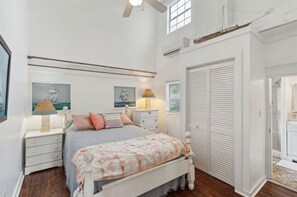 3 bedrooms, iron/ironing board, travel cot, free WiFi - 100 steps to the beach, Ocean Views, Folly Vibes (Folly Beach)