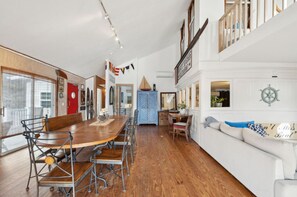 Dining - 100 steps to the beach, Ocean Views, Folly Vibes (Folly Beach)