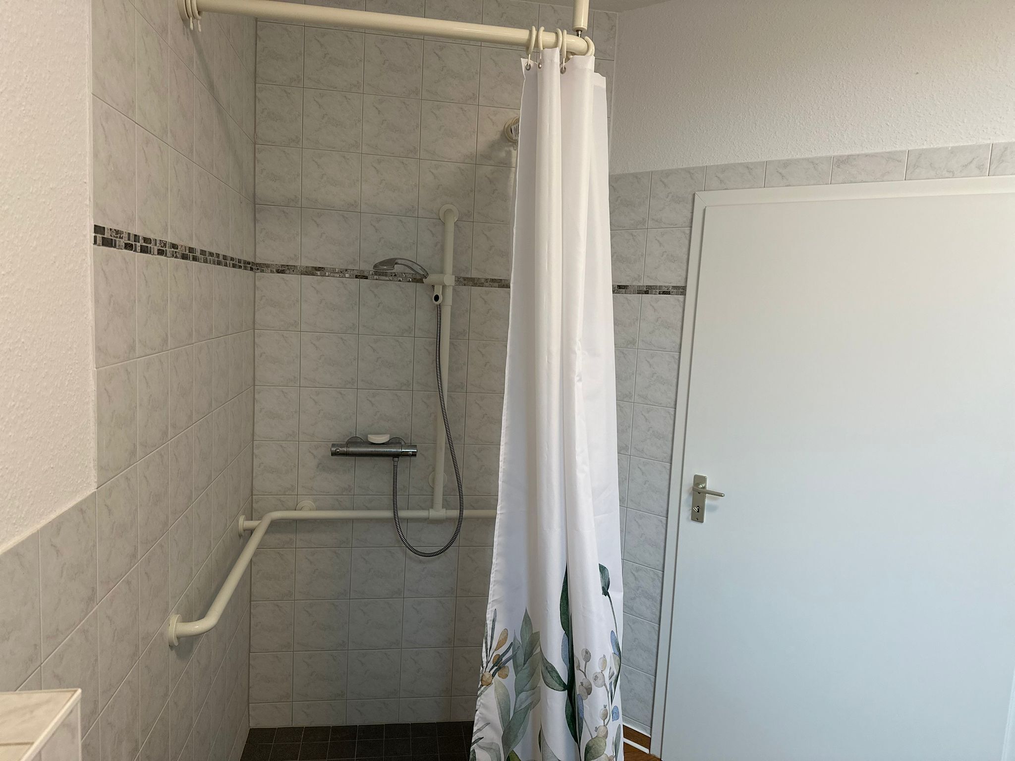 Dusche, Handtücher, Seife, Toilettenpapier