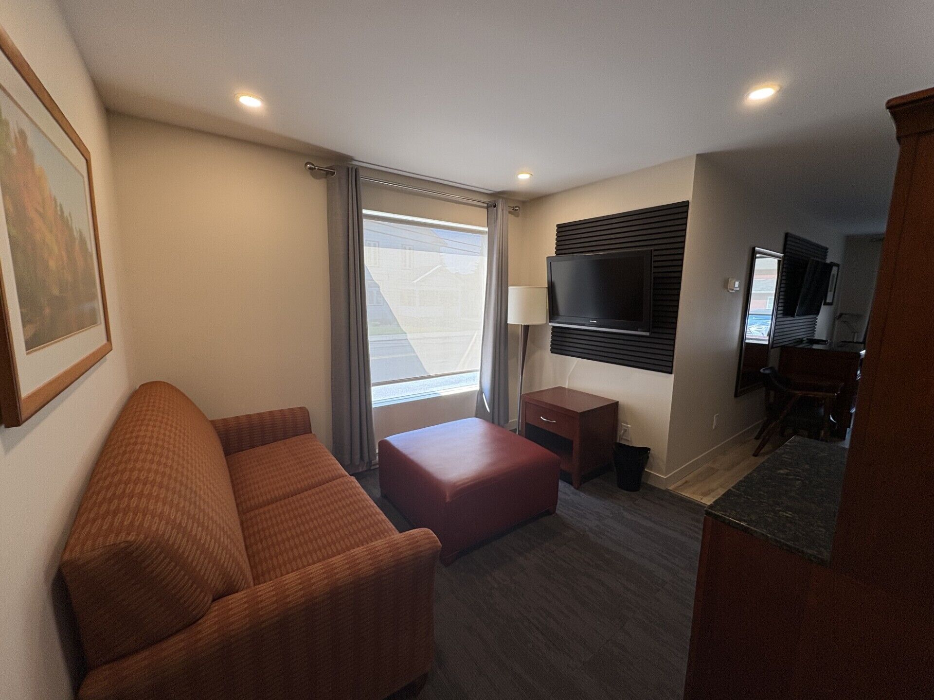 スタンダード ルーム キングベッド 1 台ソファーベッド付き 禁煙 客室清掃 | リビング エリア