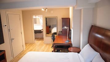 Chambre Standard, 1 grand lit, non-fumeurs, service de ménage | Bureau, espace de travail pour ordinateur portable, Wi-Fi gratuit