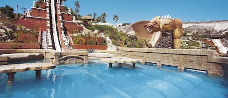 Studio | Zwembad | Een buitenzwembad