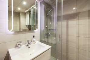 Studio | Badezimmer | Dusche, Handtücher