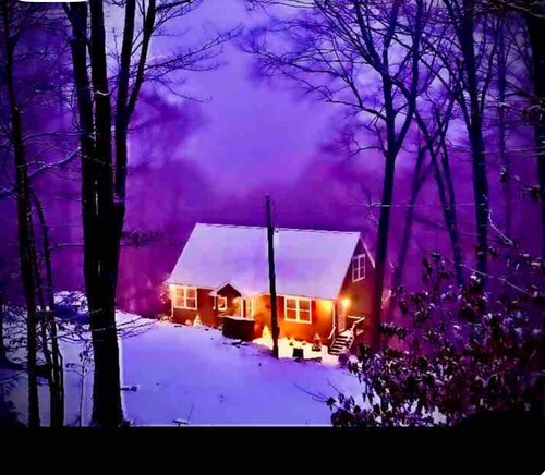 Voted #1 new home on Beech, loft, views, hot tub, pets, private, decks & firepit