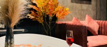 Unite StayCation Nhieu Tu