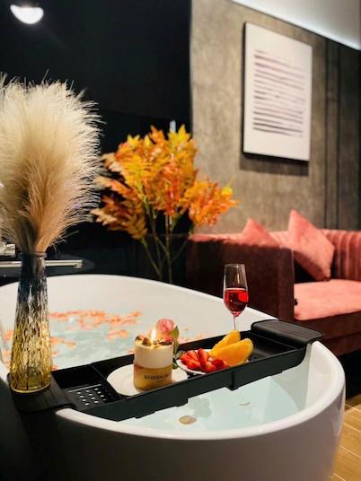 Unite StayCation Nhieu Tu