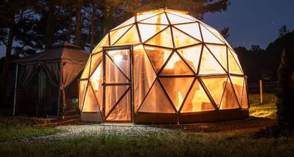 Ember Nest/Pet Friendly/Private Hot Tub/Near Beach