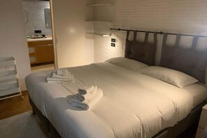 2 chambres, fer et planche à repasser, lit parapluie, Wi-Fi gratuit