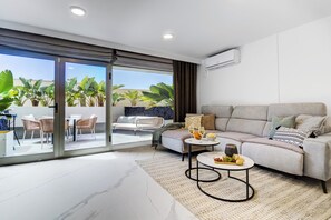 Smart TV, music library