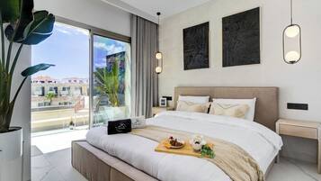 3 soverom, safe på rommet, skrivebord og strykejern/-brett