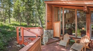 Property grounds - Mid-century Retreat with Hot Tub and Fireplace (Tahoe City)