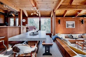 TV, fireplace - Mid-century Retreat with Hot Tub and Fireplace (Tahoe City)