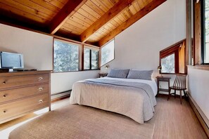 3 bedrooms, iron/ironing board, travel cot, WiFi