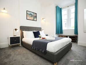 4 soverom, strykejern/-brett, internettilgang og sengetøy