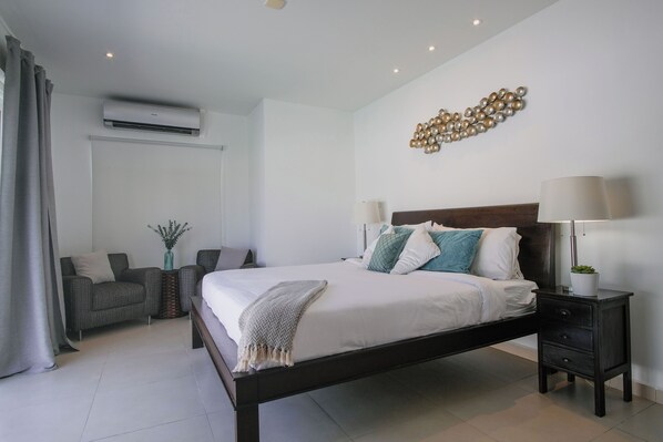 3 bedrooms, in-room safe, iron/ironing board, travel cot