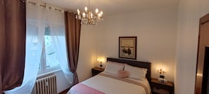 3 chambres, fer et planche à repasser, Wi-Fi, draps fournis