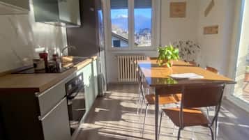 Frigorifero, forno, piano cottura, lavastoviglie
