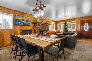 House, Patio, Mountain View | In-room dining