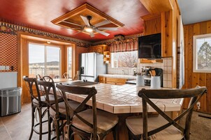 House, Patio, Mountain View | Private kitchen | Electric kettle