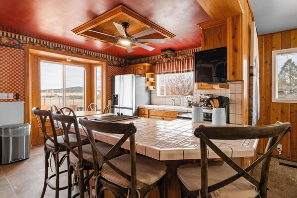 House, Patio, Mountain View | Private kitchen | Electric kettle