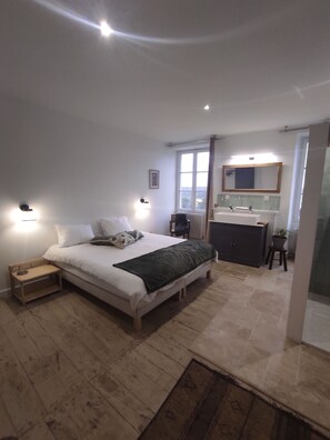 4 chambres, fer et planche à repasser, Wi-Fi, draps fournis