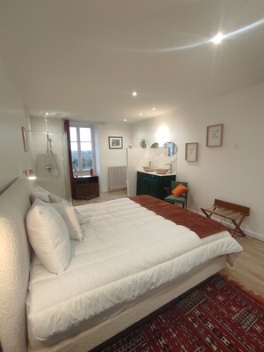 4 bedrooms, iron/ironing board, WiFi, bed sheets - CAMPAIGN Rural gite, large house to welcome friends or family. (Unknown)