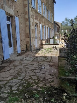 Property grounds - CAMPAIGN Rural gite, large house to welcome friends or family. (Unknown)