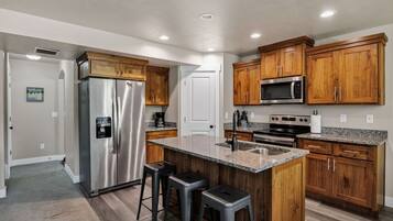 Micro-ondes, four, plaque de cuisson, lave-vaisselle