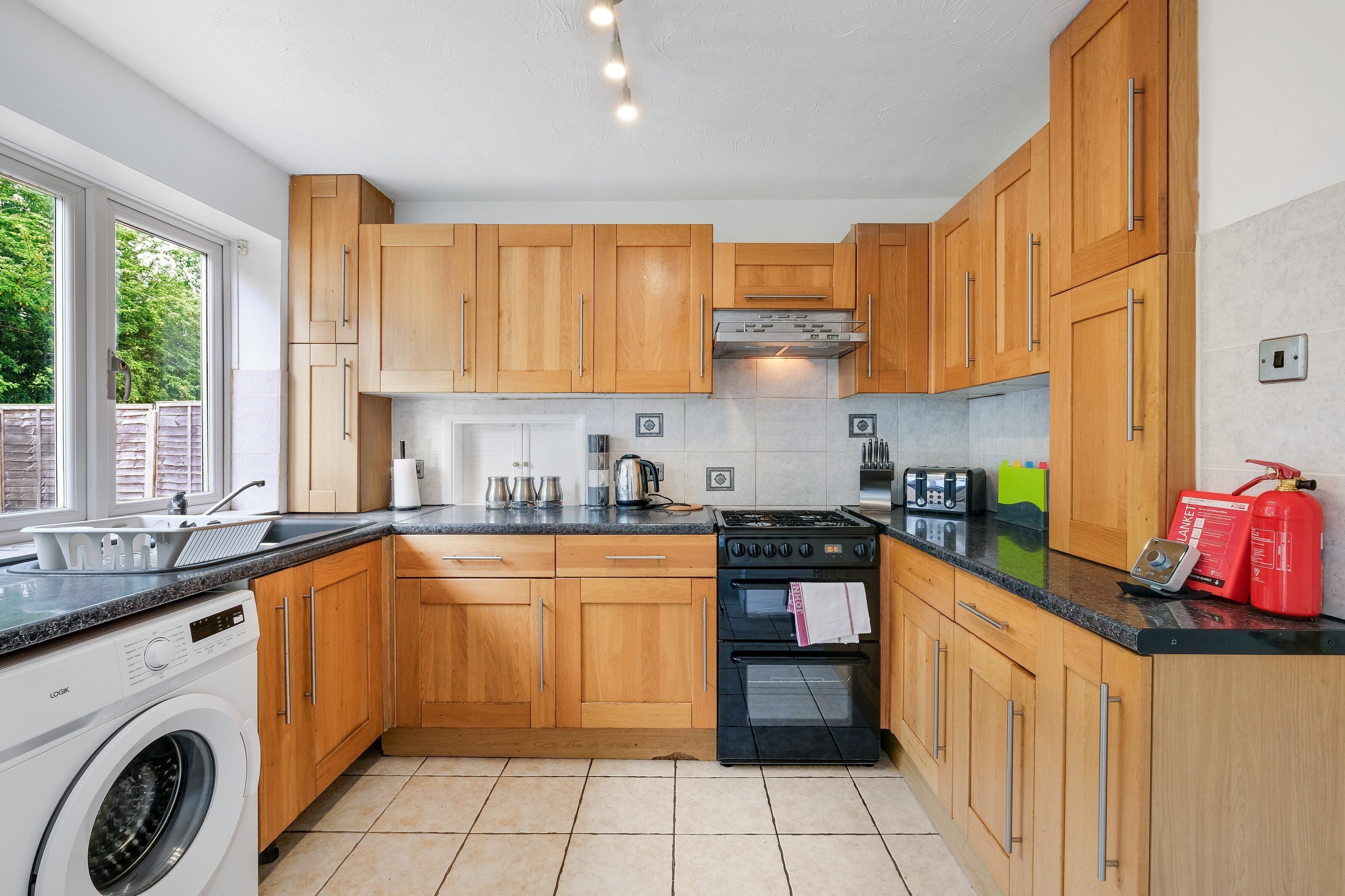 Family House, Patio | Private kitchen | Microwave, oven, stovetop, cookware/dishes/utensils