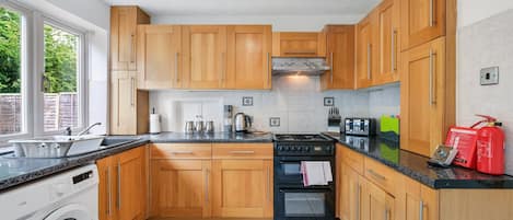 Family House, Patio | Private kitchen | Microwave, oven, stovetop, cookware/dishes/utensils