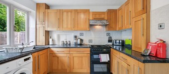 Sharp Close 4 Bedroom 2 Bath - Aylesbury