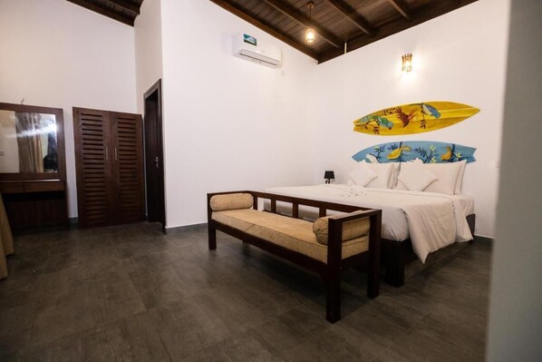 Deluxe Double Room | Desk