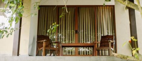 Colchones Select Comfort, minibar, escritorio y cortinas blackout