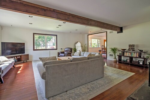 Gorgeous Rhinebeck Ranch with private Pool