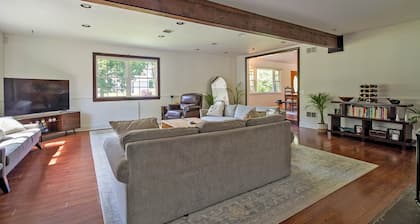 Gorgeous Rhinebeck Ranch with private Pool