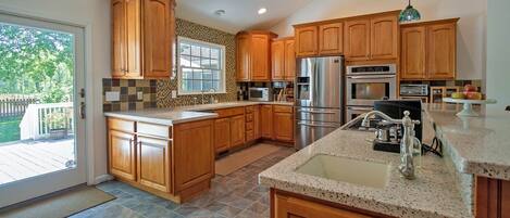 Refrigerador, microondas, horno, placa de cocina