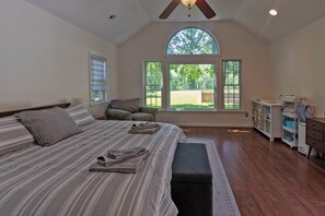 4 chambres, fer et planche à repasser, Wi-Fi gratuit, draps fournis