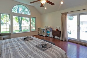 4 bedrooms, iron/ironing board, free WiFi, bed sheets