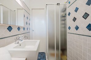 Apartment, 2 Schlafzimmer, Terrasse | Badezimmer