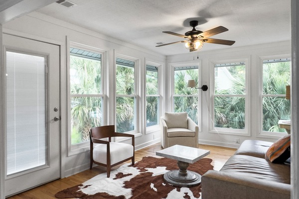 Smart TV, fireplace, ping pong, books