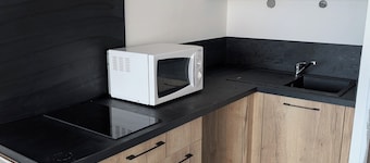 4-bed studio with private parking and swimming pool