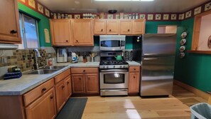 Microondas, horno y placa de cocina