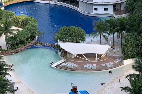 Desk, laptop workspace, soundproofing, free WiFi