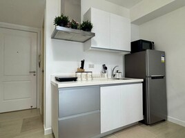 Desk, laptop workspace, soundproofing, free WiFi